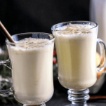 2 mugs with milk cocktail, perfect for the holidays