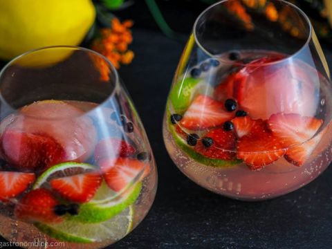 Strawberry Limeade Gin And Tonic Cocktail Gastronom Cocktails