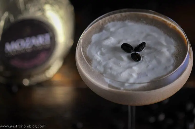 Cocktail Cold Brew Whiskey với lớp kem béo ngậy