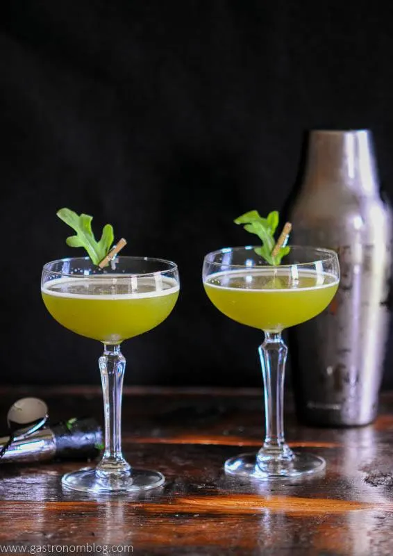 Green cocktail in coupes with leaves