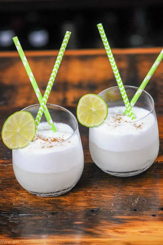 Cream soda with straws and lime