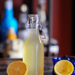Yellow syrup in bottle with lemons