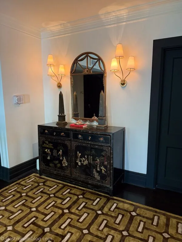 lighting and dresser at Aida Hotel Kansas City