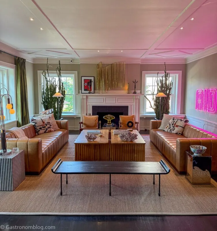 sitting area with couches and tables at Aida Hotel Kansas City