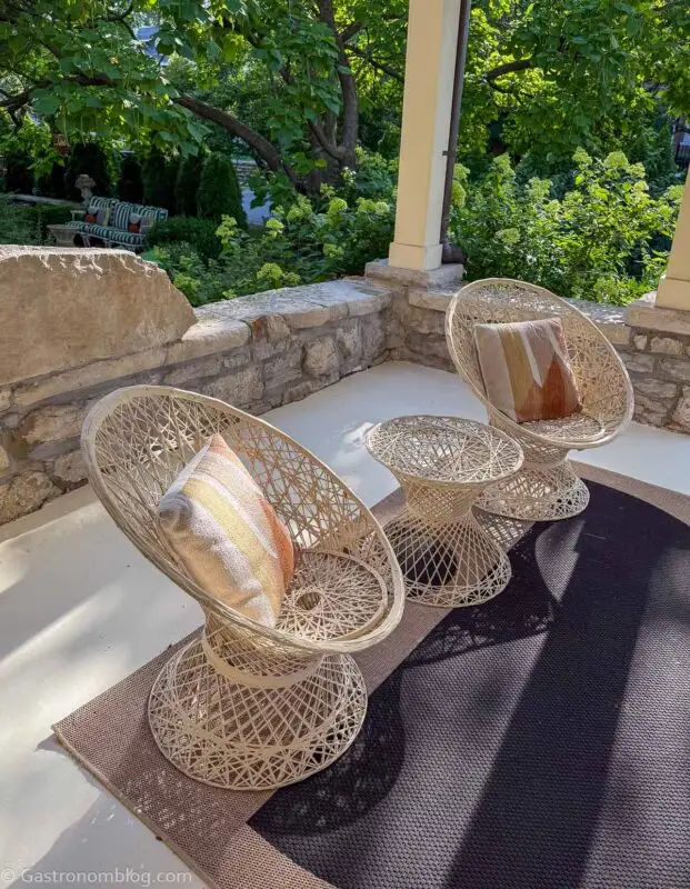 outside patio with wicker chairs at Aida Hotel Kansas City